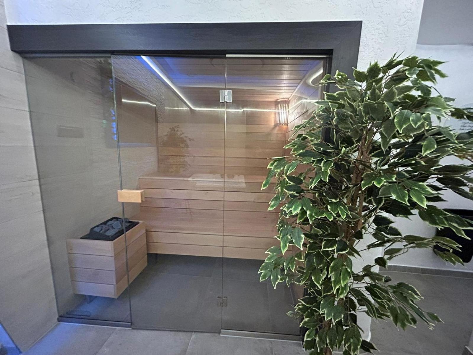 Me And 3* Düsseldorf