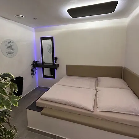 Aparthotel Me And 3*