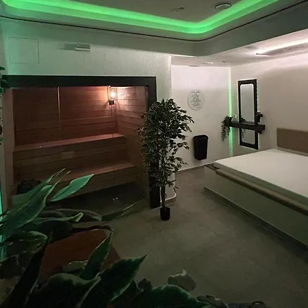 Aparthotel Me And 3*